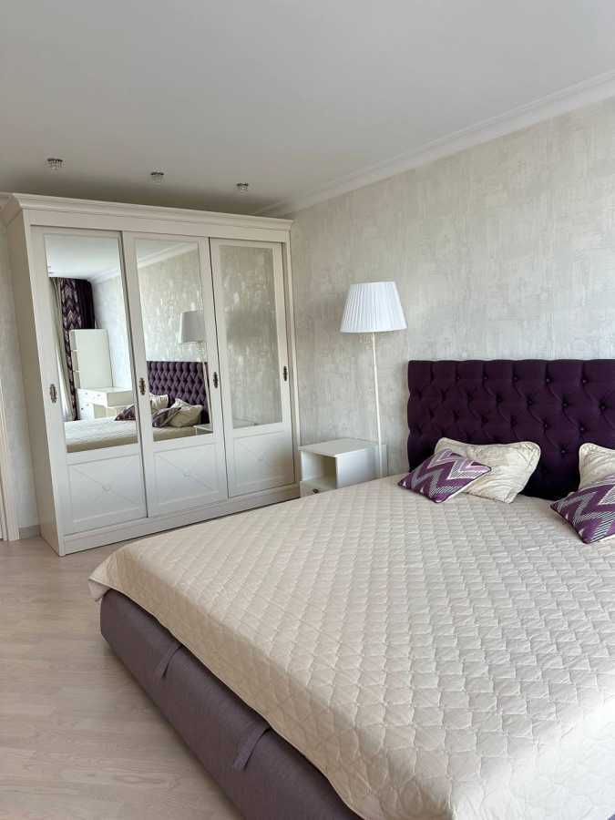 Продаж 3-кімнатної квартири 114.2 м², Коломиевский, 17/31а