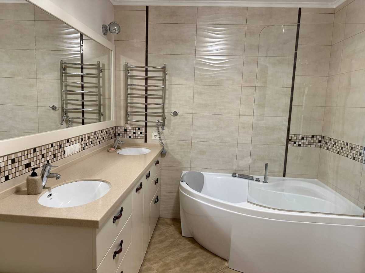 Продаж 3-кімнатної квартири 114.2 м², Коломиевский, 17/31а