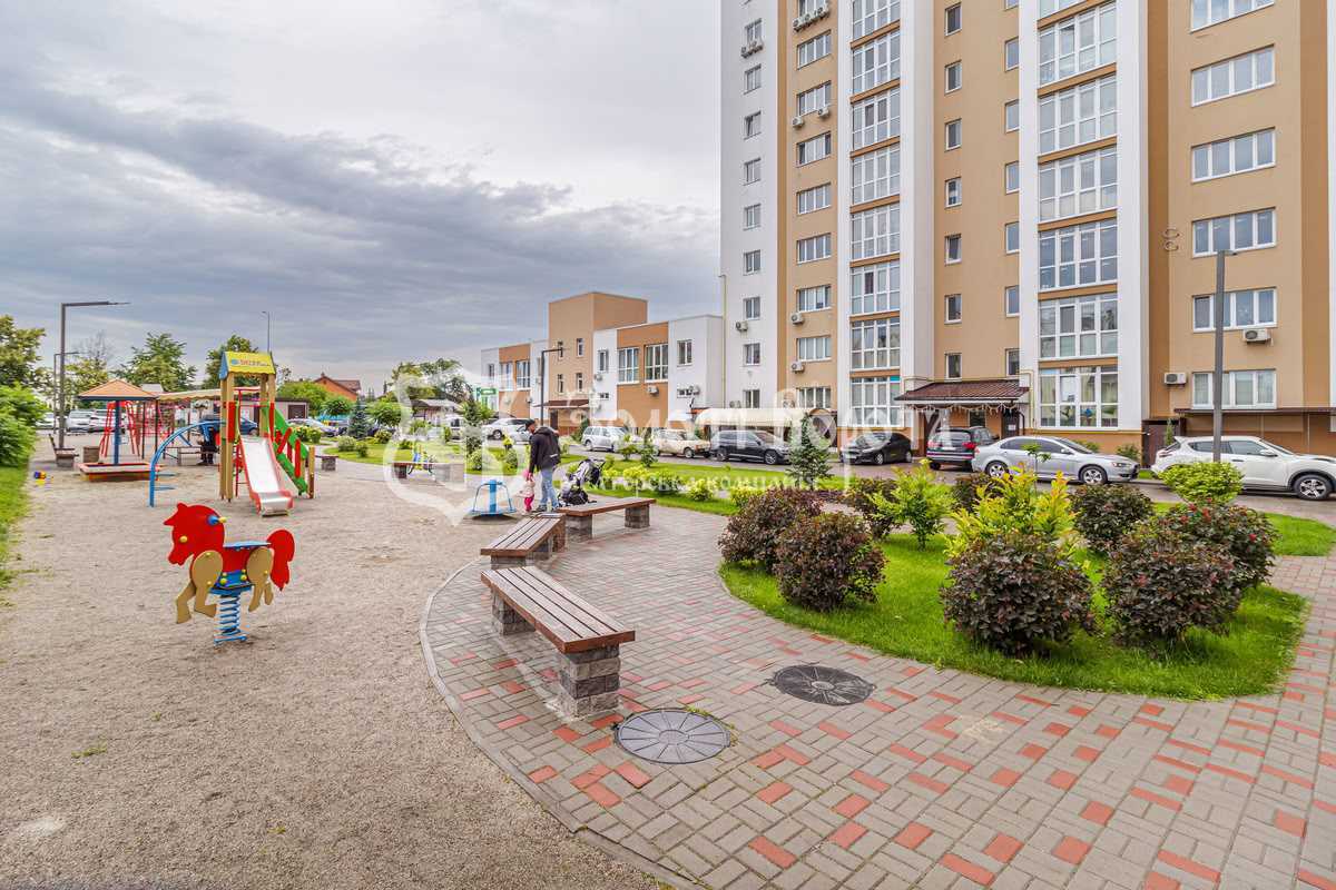 Продаж 1-кімнатної квартири 42 м², Машинобудівників вул., 14а