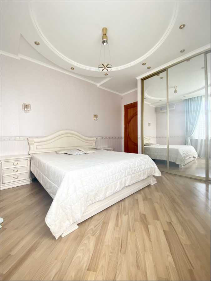 Оренда 3-кімнатної квартири 120 м², Лесі Українки бул., 23