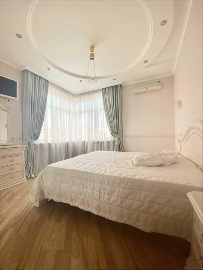 Оренда 3-кімнатної квартири 120 м², Лесі Українки бул., 23