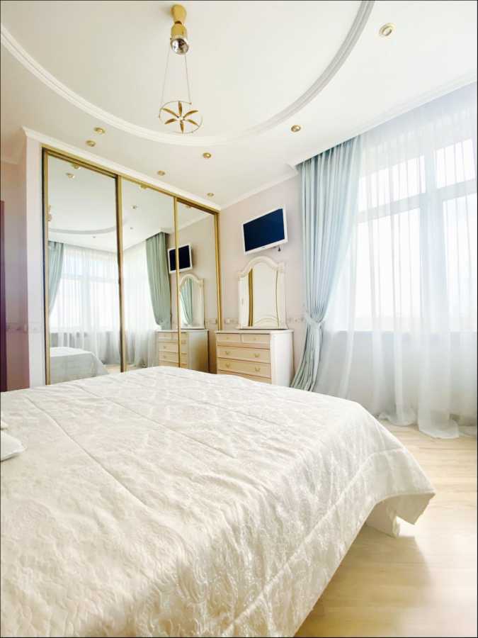 Оренда 3-кімнатної квартири 120 м², Лесі Українки бул., 23