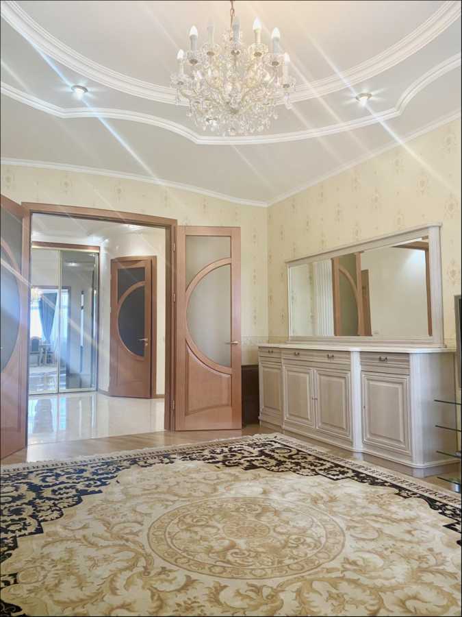 Оренда 3-кімнатної квартири 120 м², Лесі Українки бул., 23