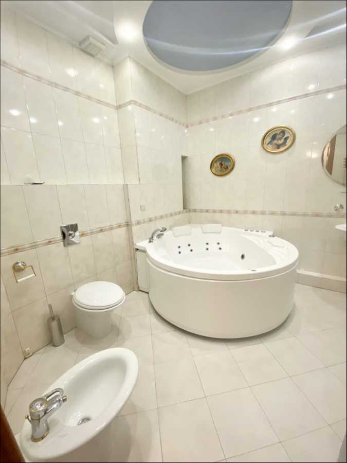 Оренда 3-кімнатної квартири 120 м², Лесі Українки бул., 23
