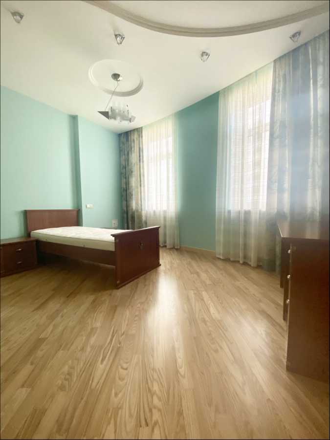 Оренда 3-кімнатної квартири 120 м², Лесі Українки бул., 23