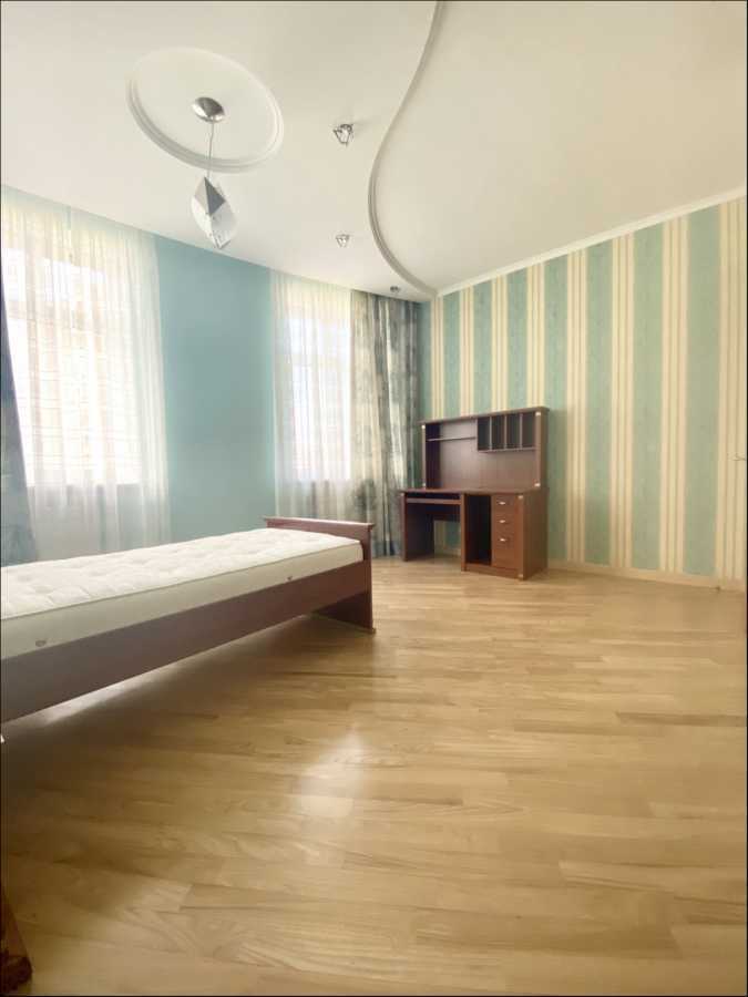 Оренда 3-кімнатної квартири 120 м², Лесі Українки бул., 23