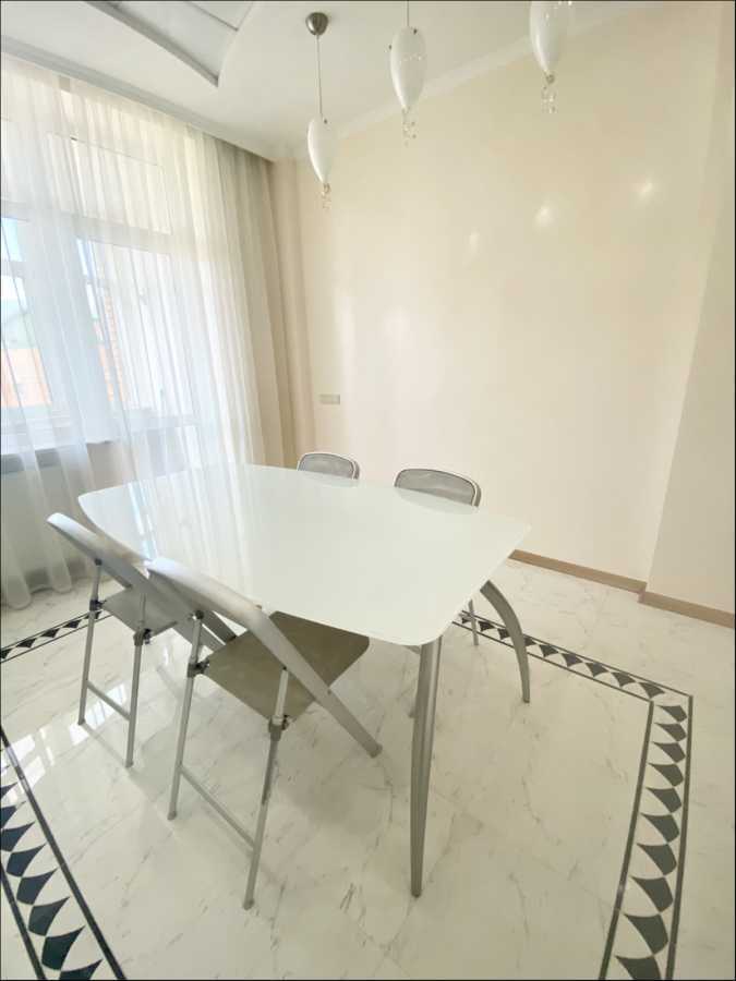 Оренда 3-кімнатної квартири 120 м², Лесі Українки бул., 23