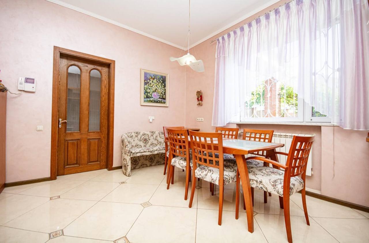 Оренда будинку 380 м², Івана Іжакевича вул., 72