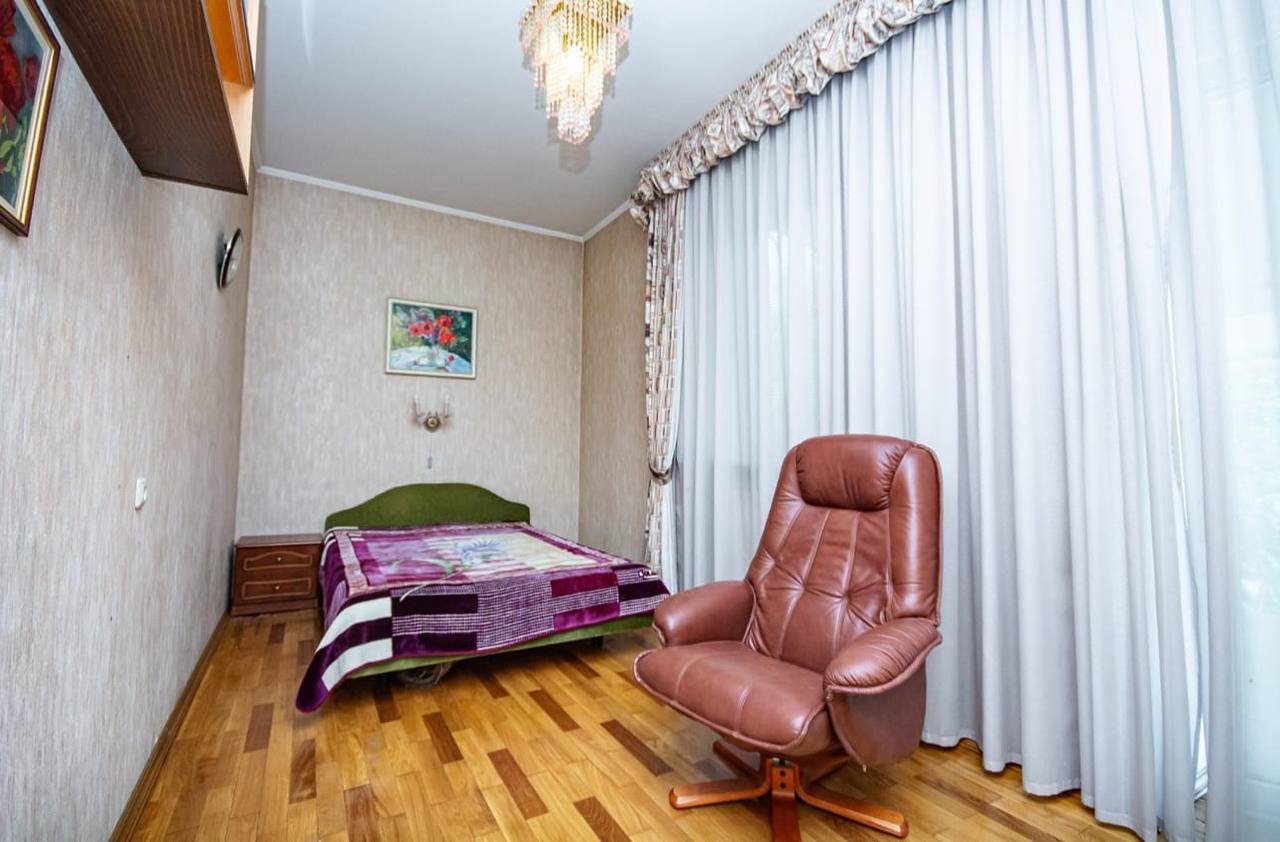 Оренда будинку 380 м², Івана Іжакевича вул., 72