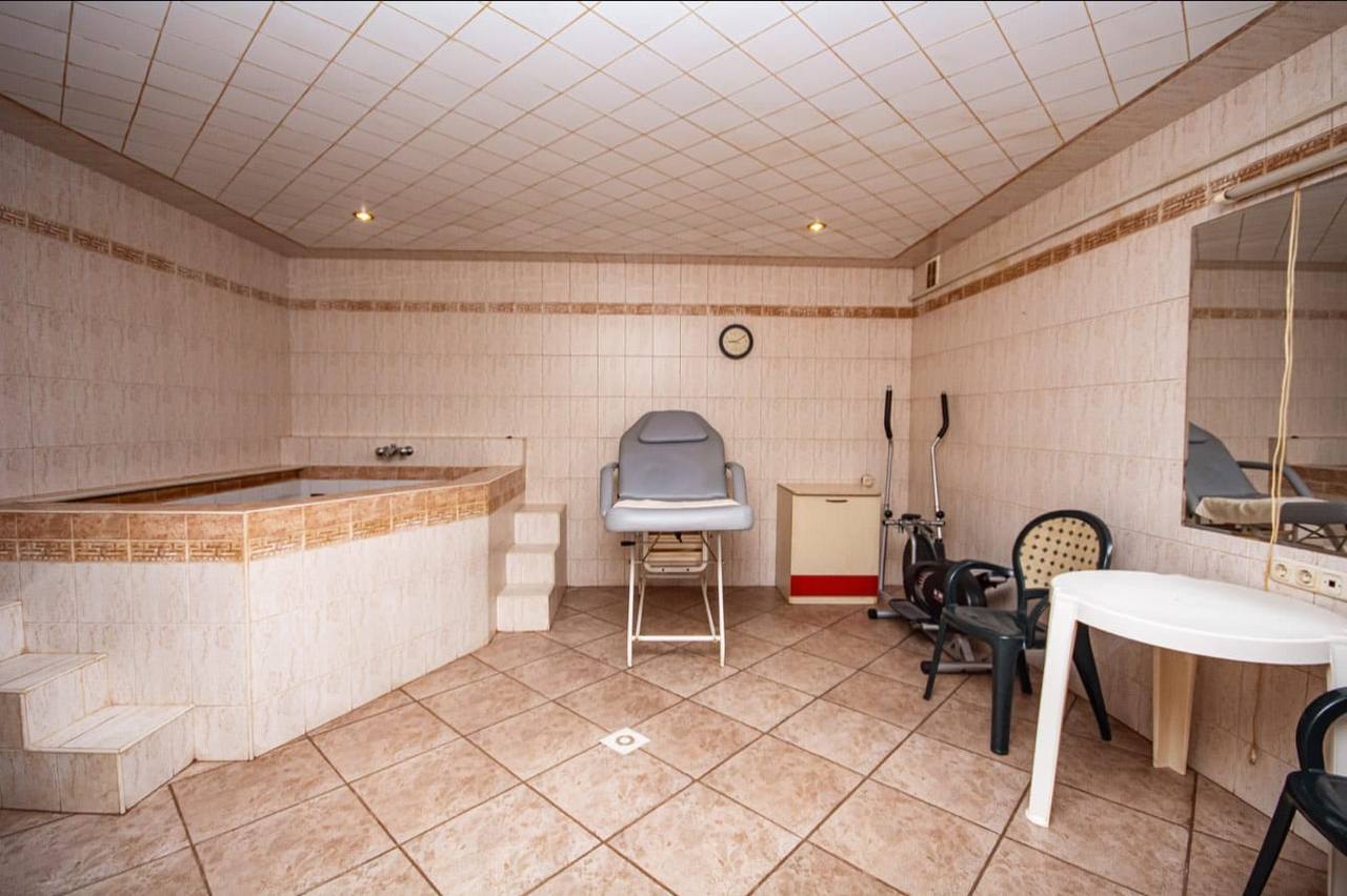 Оренда будинку 380 м², Івана Іжакевича вул., 72