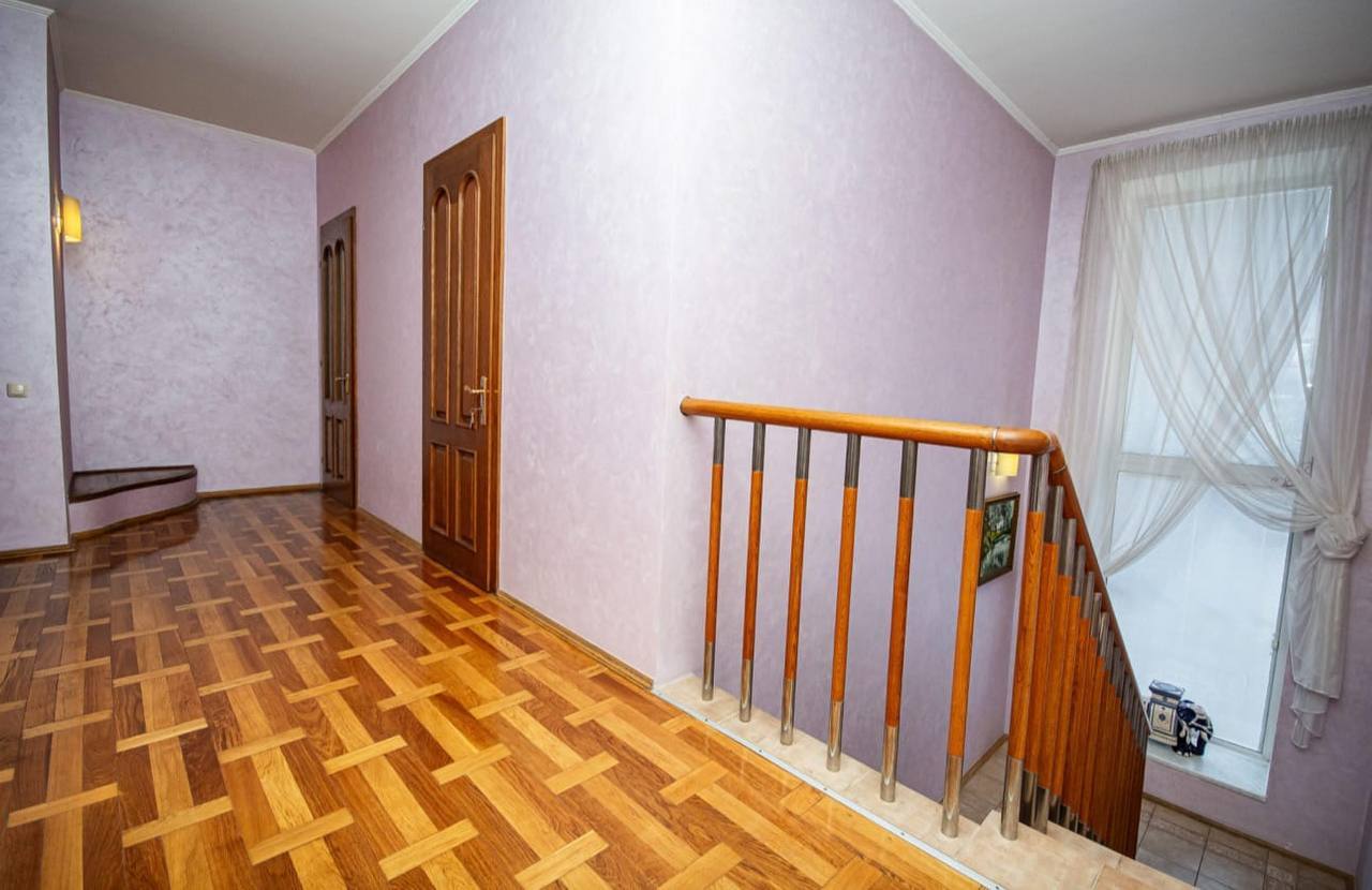 Оренда будинку 380 м², Івана Іжакевича вул., 72