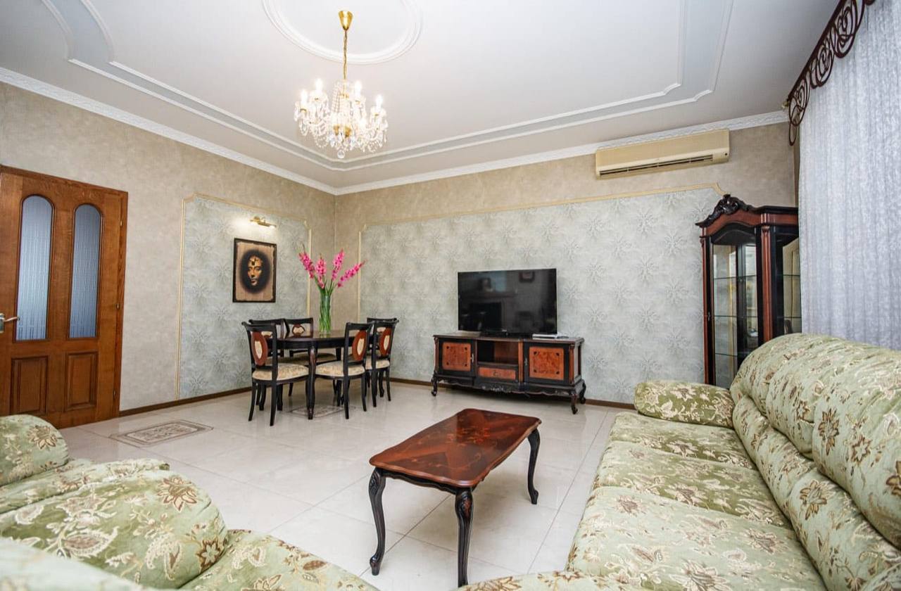 Оренда будинку 380 м², Івана Іжакевича вул., 72