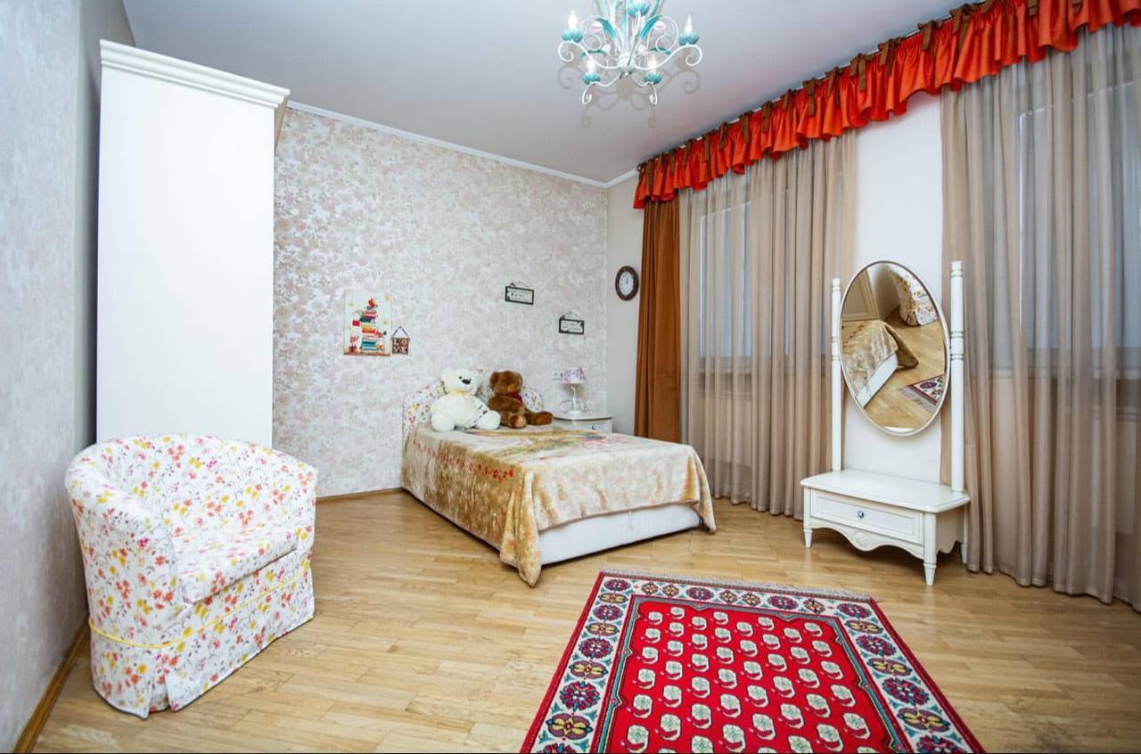 Оренда будинку 380 м², Івана Іжакевича вул., 72