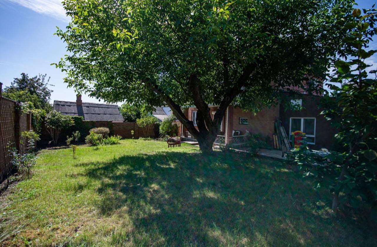 Оренда будинку 380 м², Івана Іжакевича вул., 72