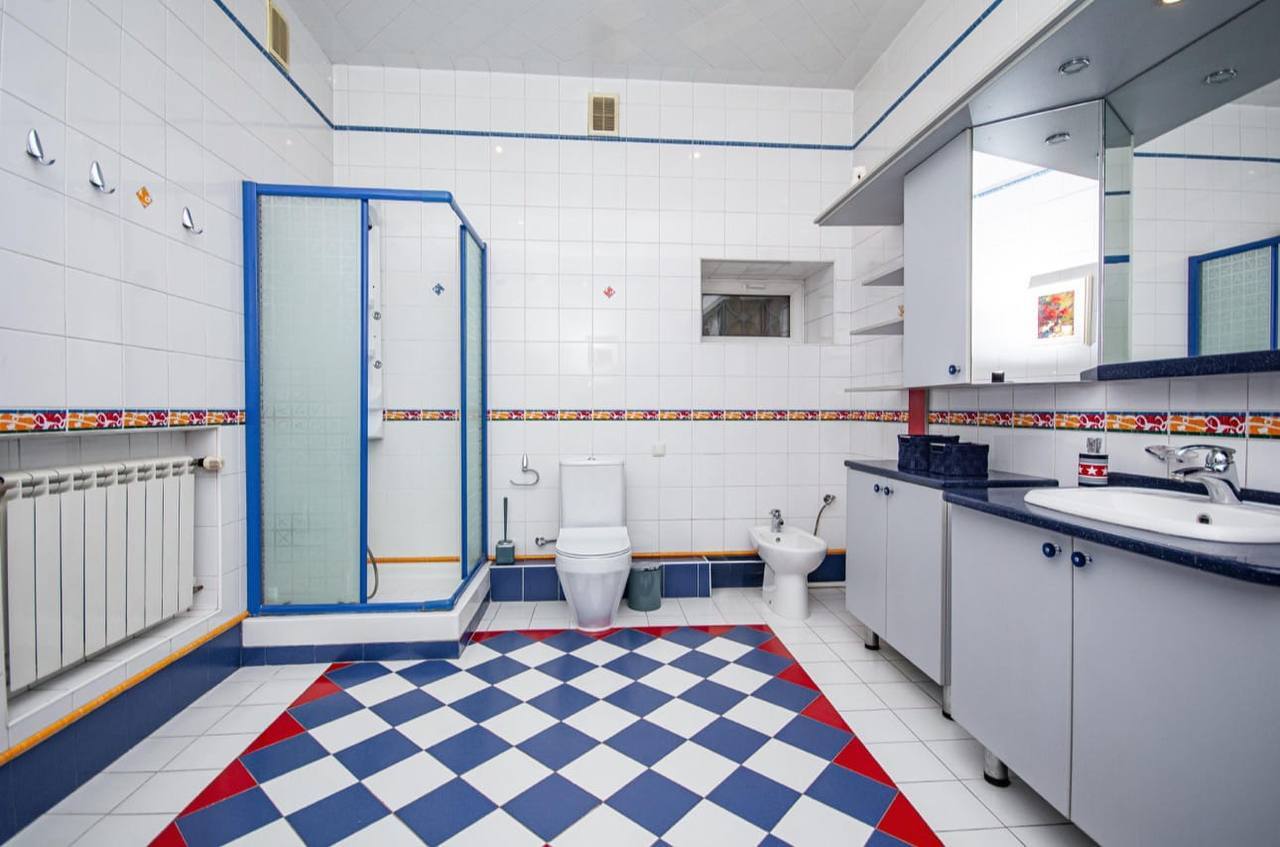 Продаж будинку 380 м², Івана Іжакевича вул., 72