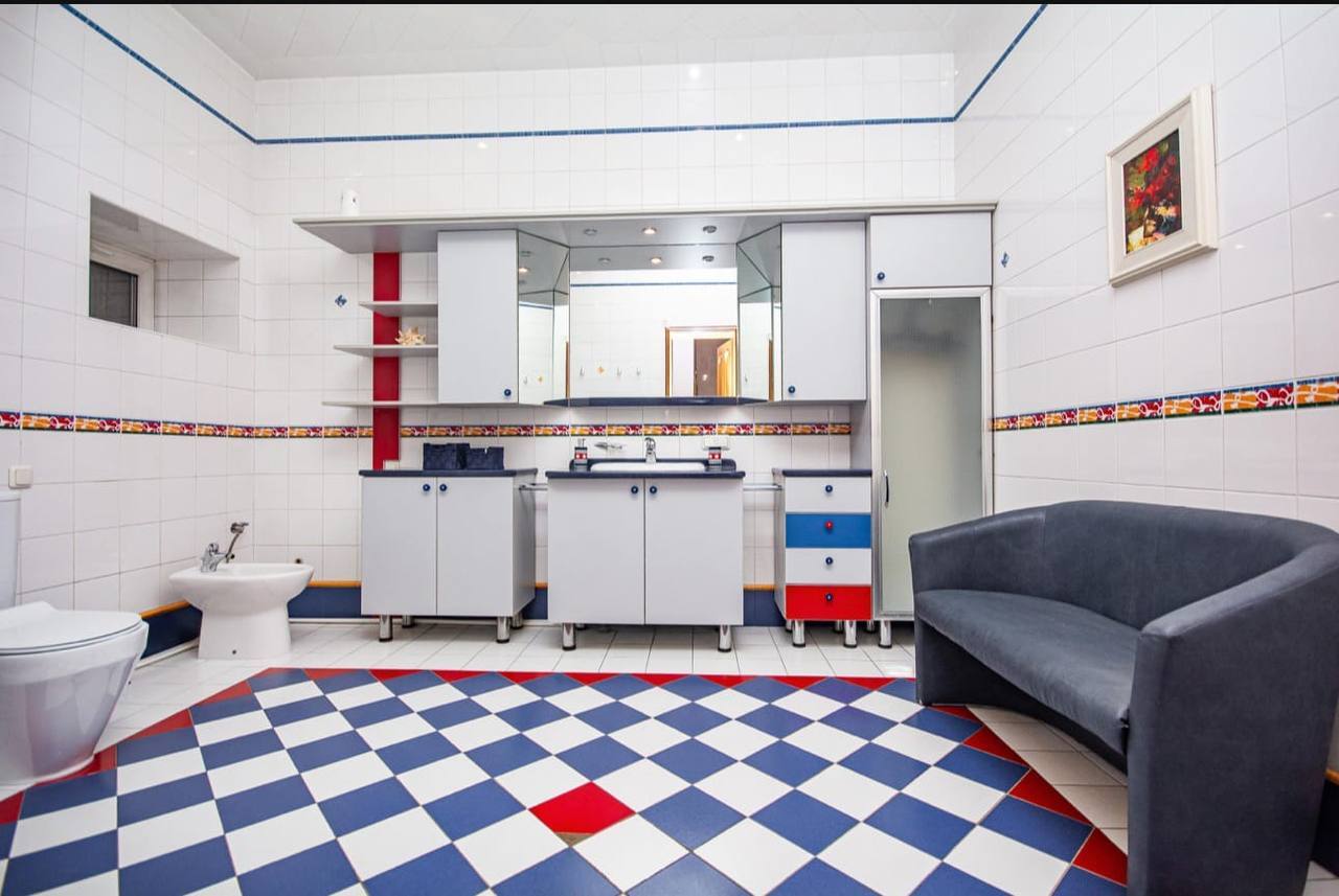 Продаж будинку 380 м², Івана Іжакевича вул., 72