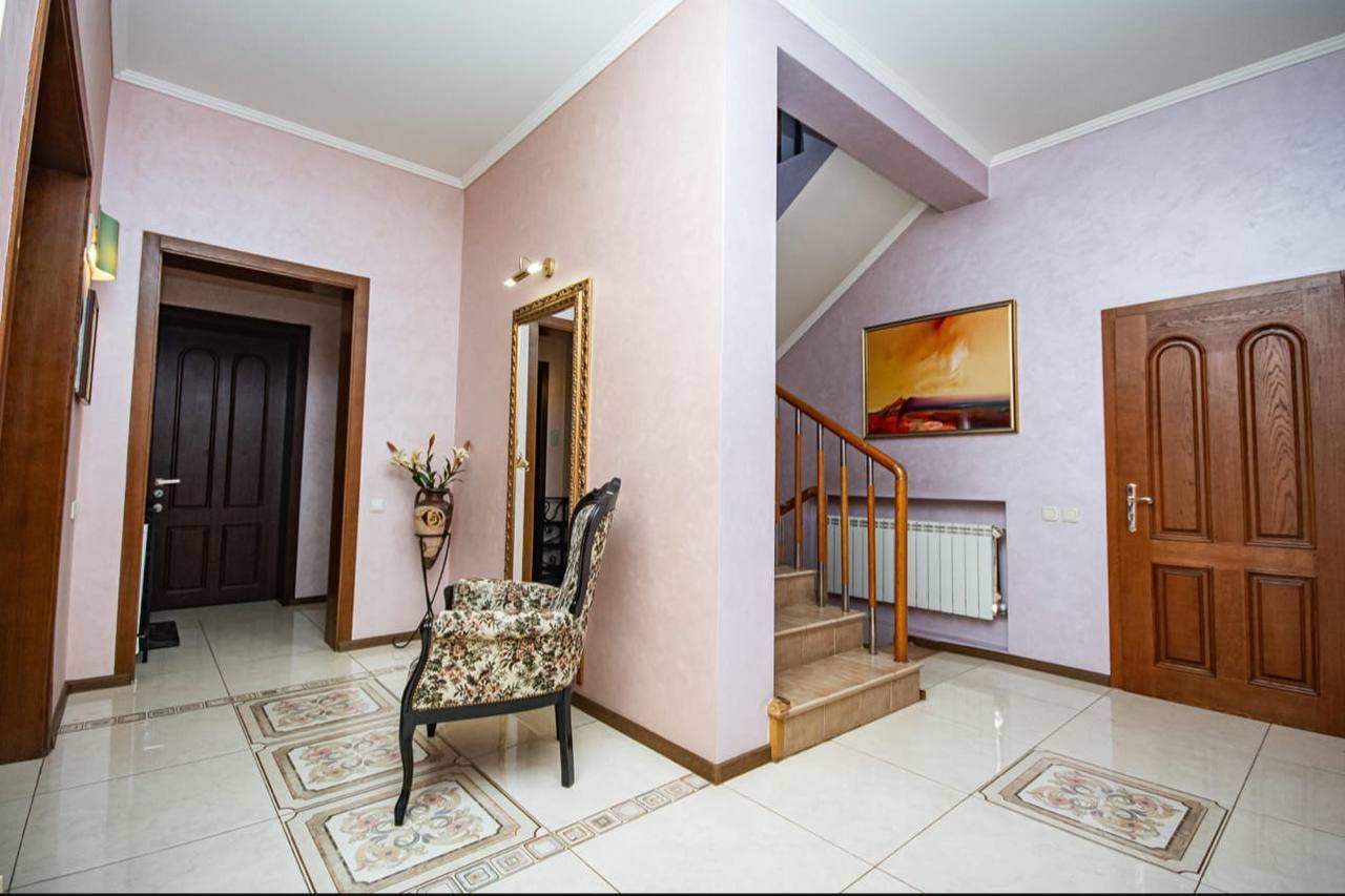 Продаж будинку 380 м², Івана Іжакевича вул., 72