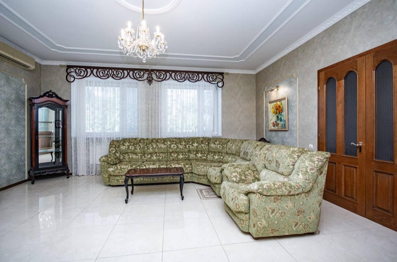 Продаж будинку 380 м², Івана Іжакевича вул., 72