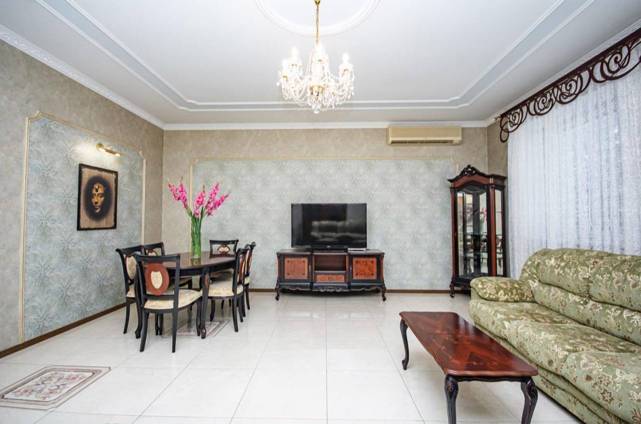Продаж будинку 380 м², Івана Іжакевича вул., 72