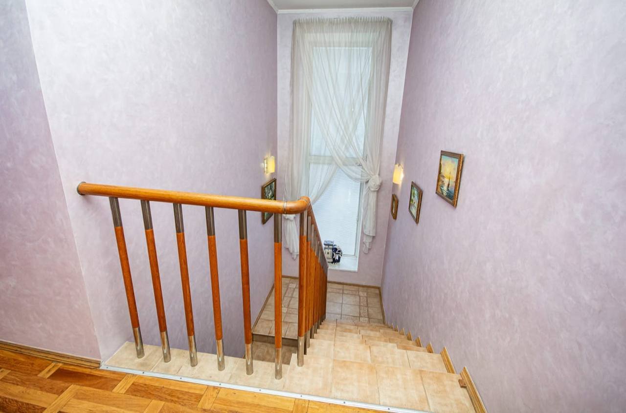 Продаж будинку 380 м², Івана Іжакевича вул., 72