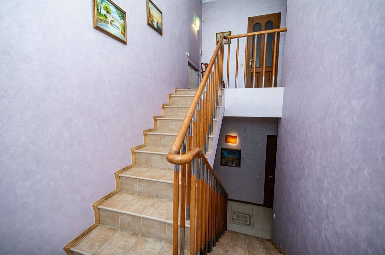 Продаж будинку 380 м², Івана Іжакевича вул., 72