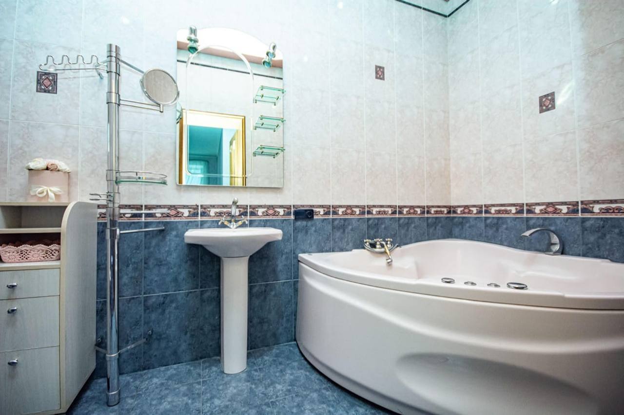 Продаж будинку 380 м², Івана Іжакевича вул., 72
