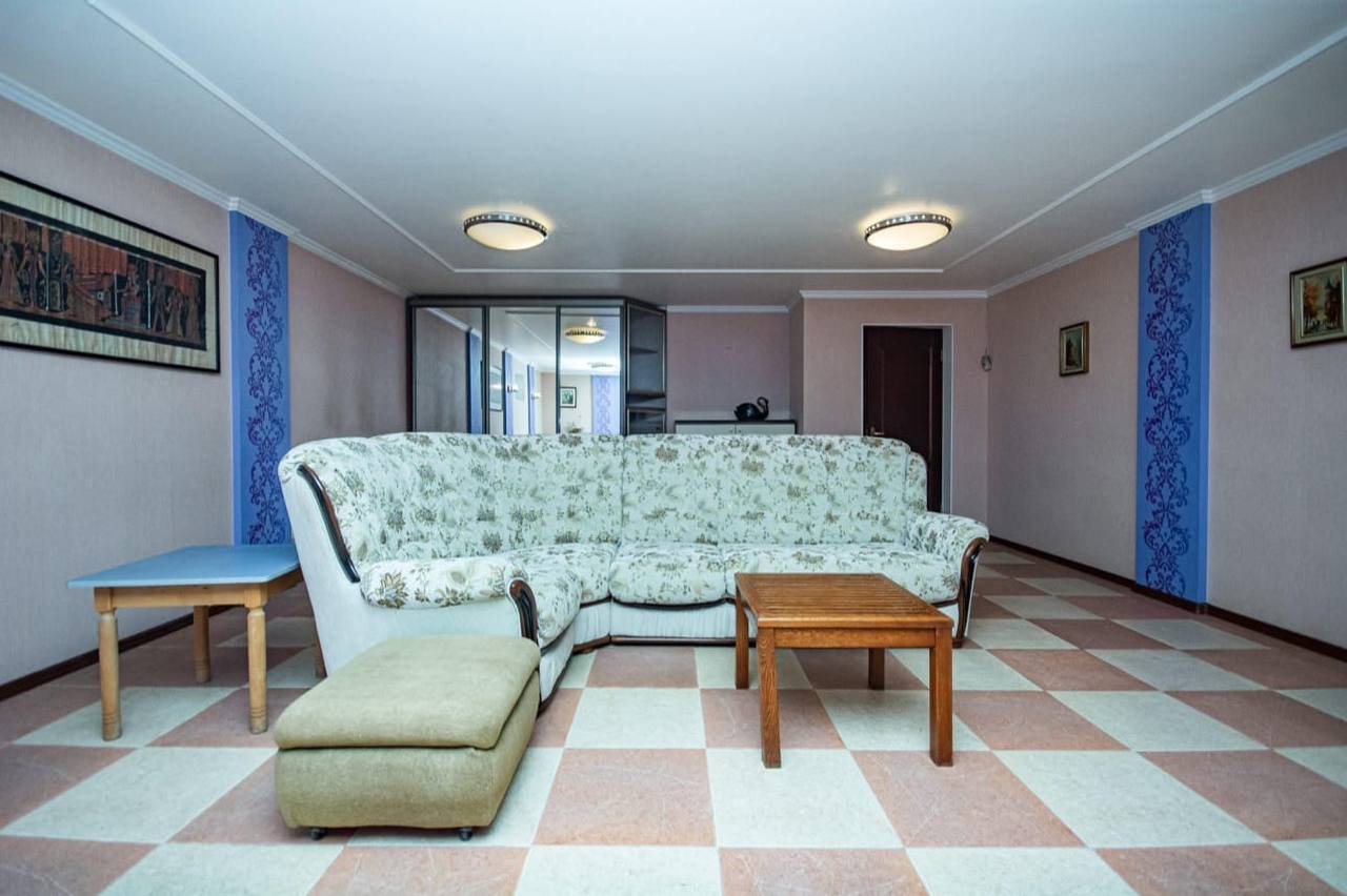 Продаж будинку 380 м², Івана Іжакевича вул., 72