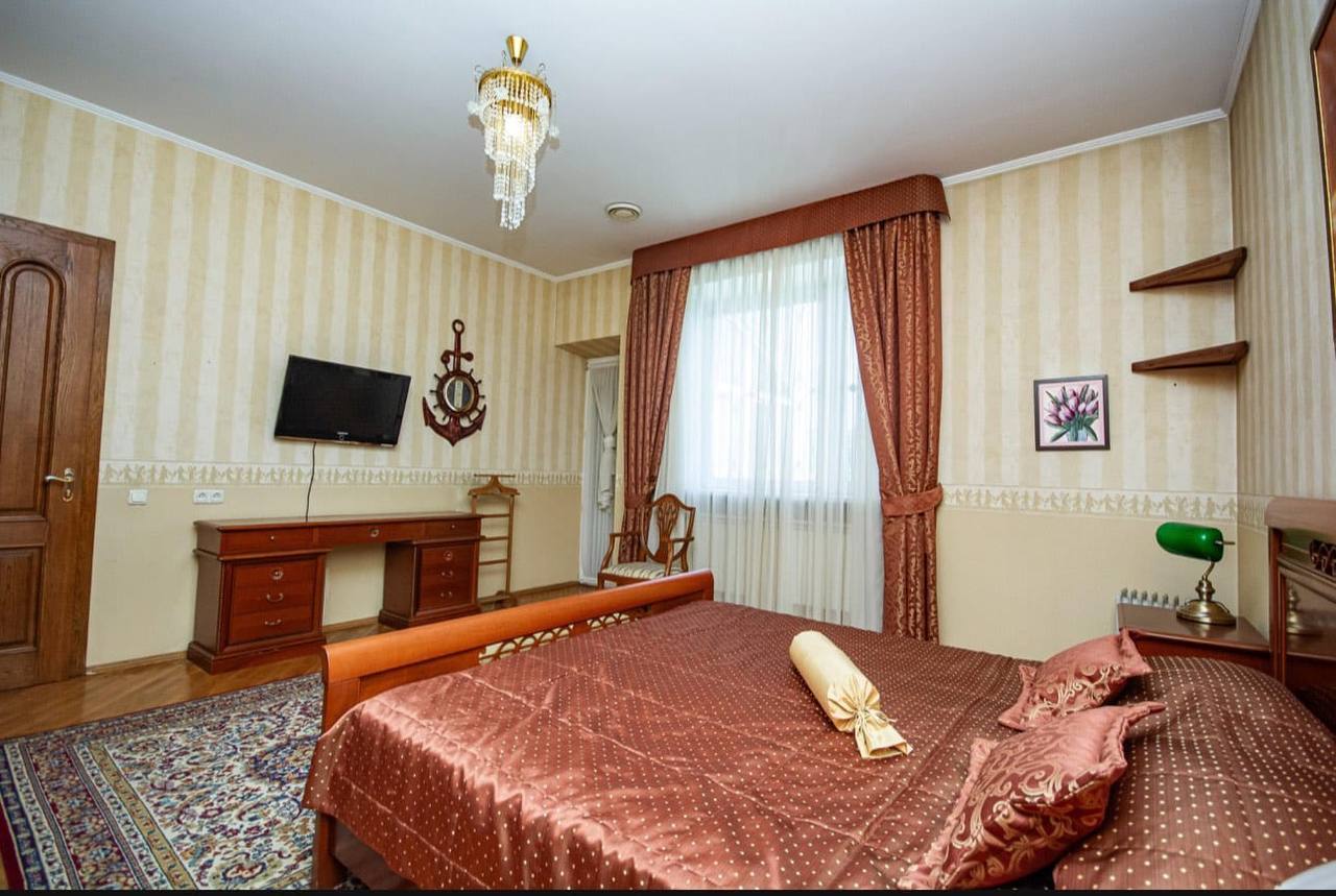 Продаж будинку 380 м², Івана Іжакевича вул., 72