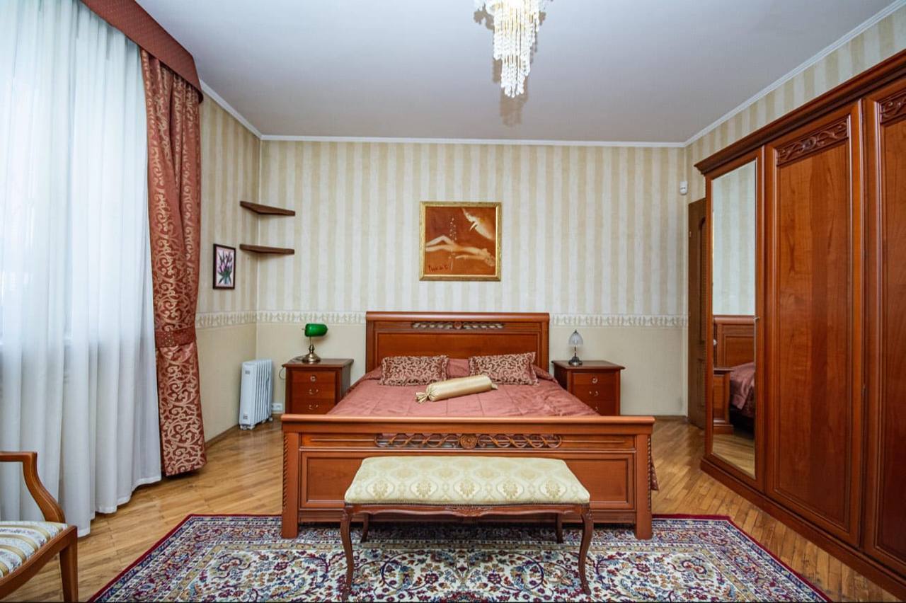 Продаж будинку 380 м², Івана Іжакевича вул., 72