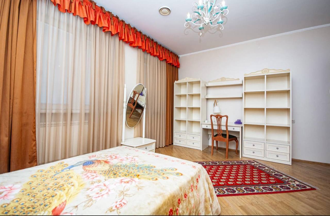 Продаж будинку 380 м², Івана Іжакевича вул., 72
