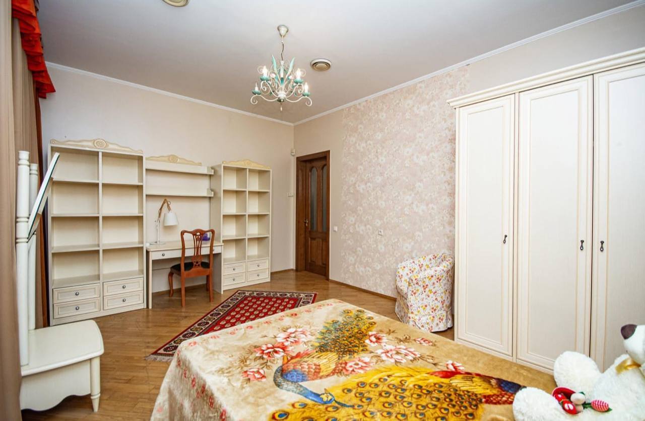 Продаж будинку 380 м², Івана Іжакевича вул., 72