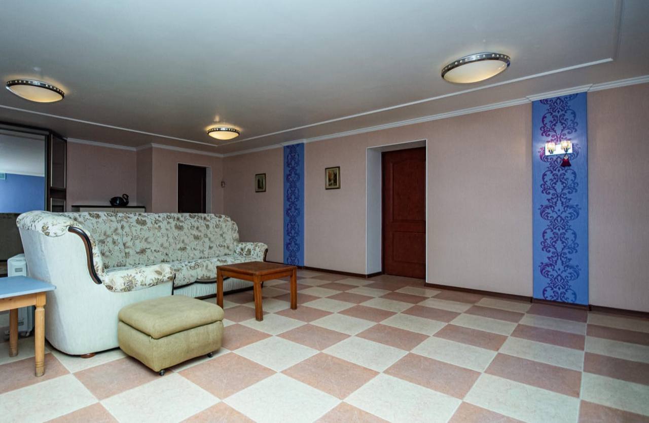 Продаж будинку 380 м², Івана Іжакевича вул., 72