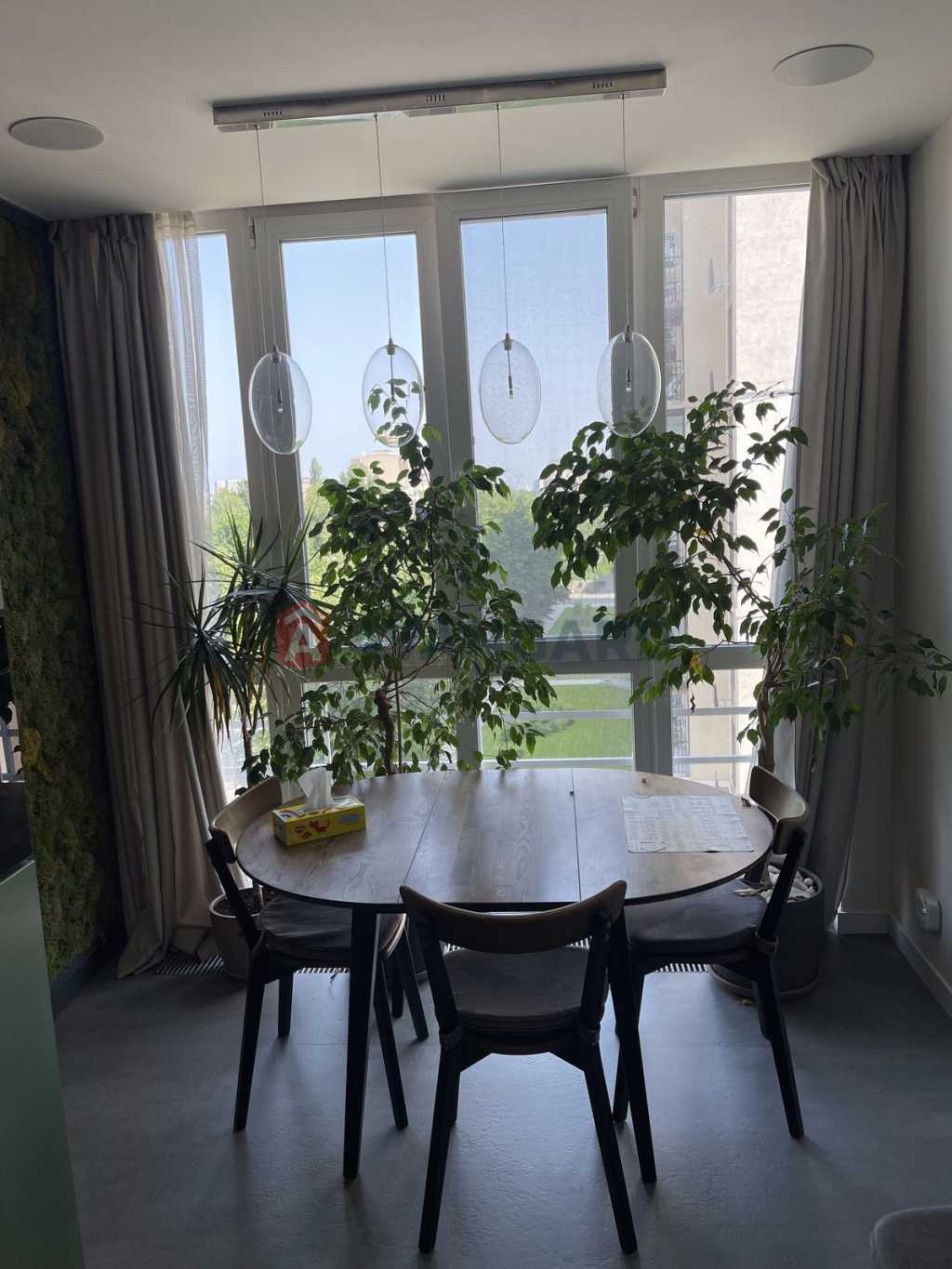 Оренда 4-кімнатної квартири 155 м², Метрологічна вул., 109
