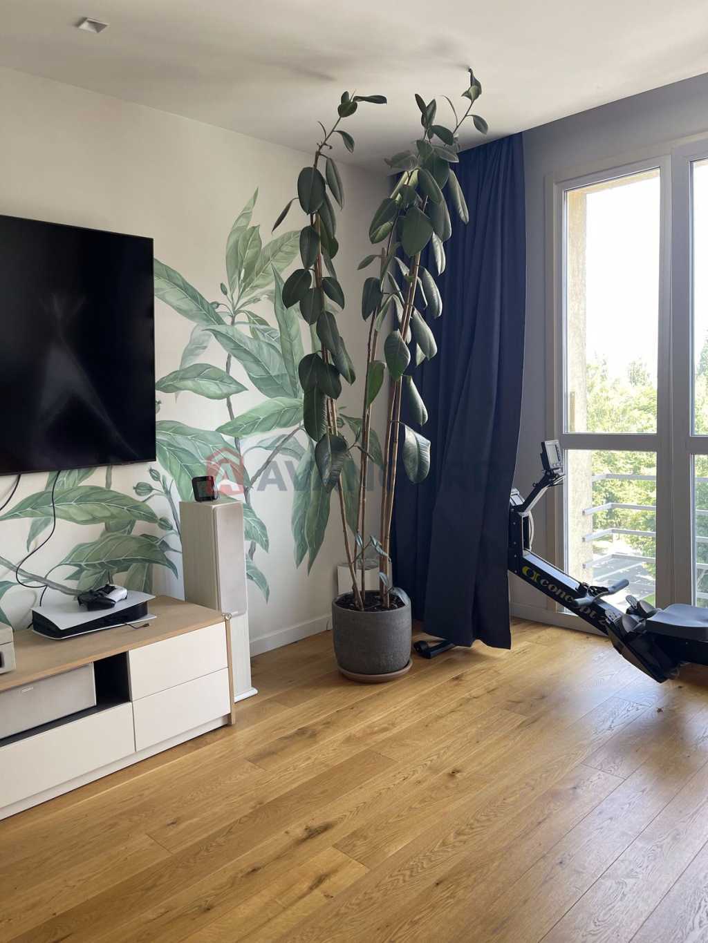 Оренда 4-кімнатної квартири 155 м², Метрологічна вул., 109