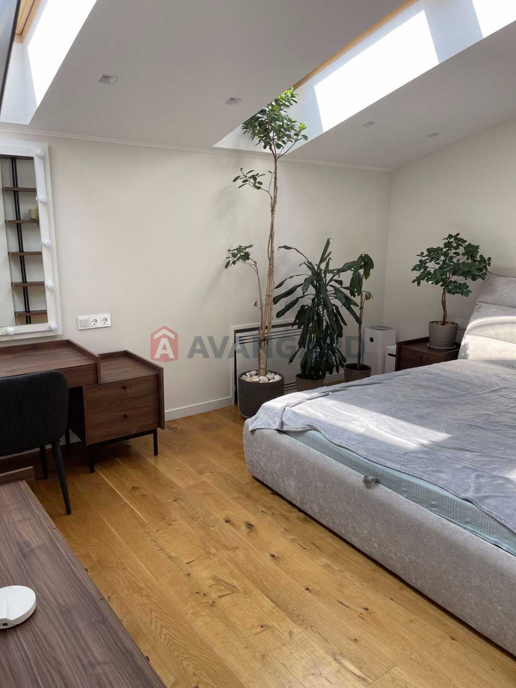 Оренда 4-кімнатної квартири 155 м², Метрологічна вул., 109