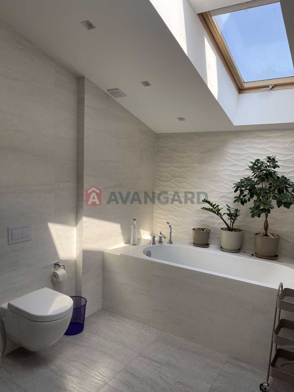 Оренда 4-кімнатної квартири 155 м², Метрологічна вул., 109