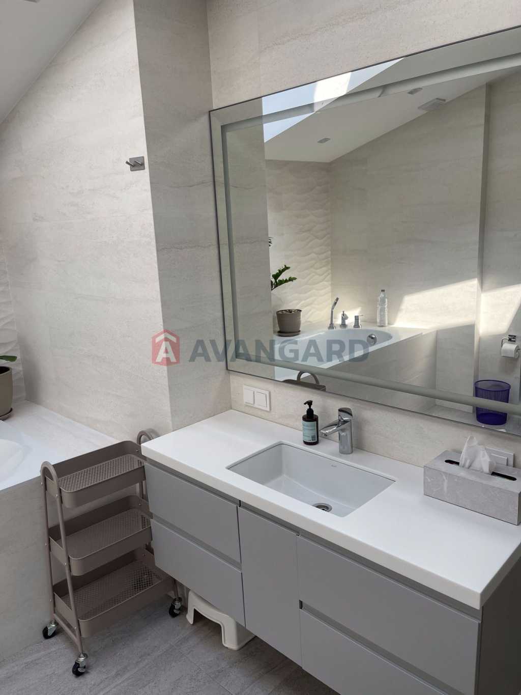 Оренда 4-кімнатної квартири 155 м², Метрологічна вул., 109