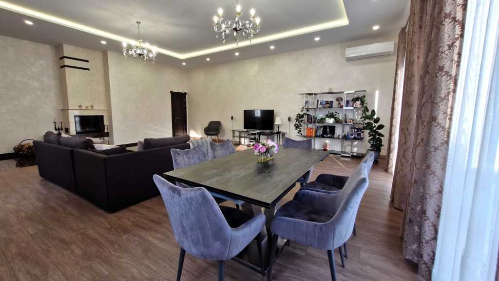 Продаж будинку 250 м², Андріївська вул.