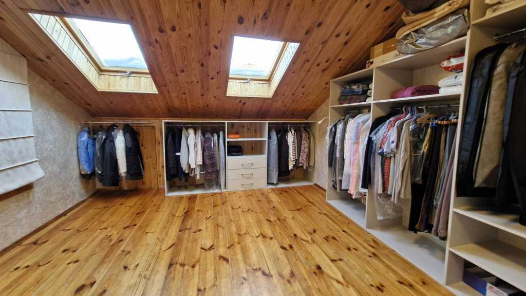 Продаж будинку 250 м², Андріївська вул.