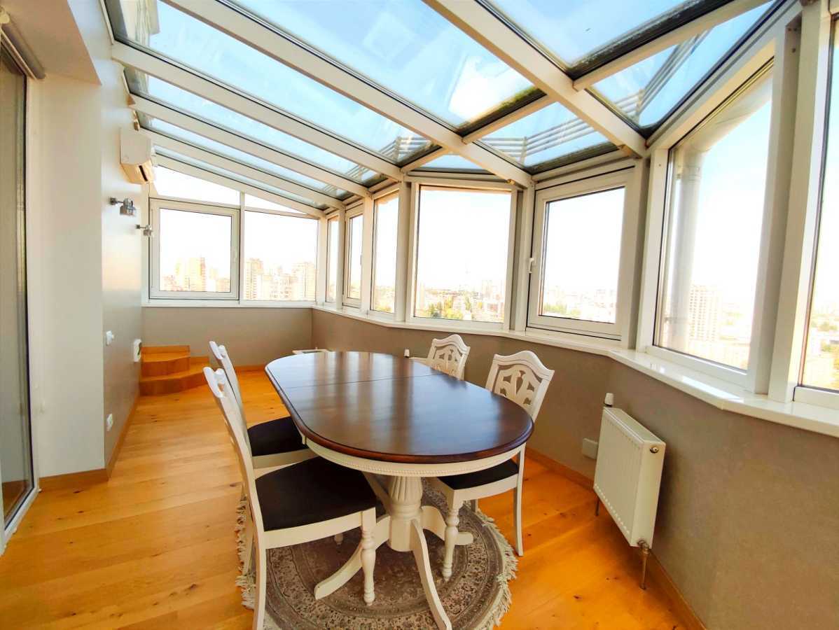 Аренда 3-комнатной квартиры 134.3 м², Николая Голего ул., 7В