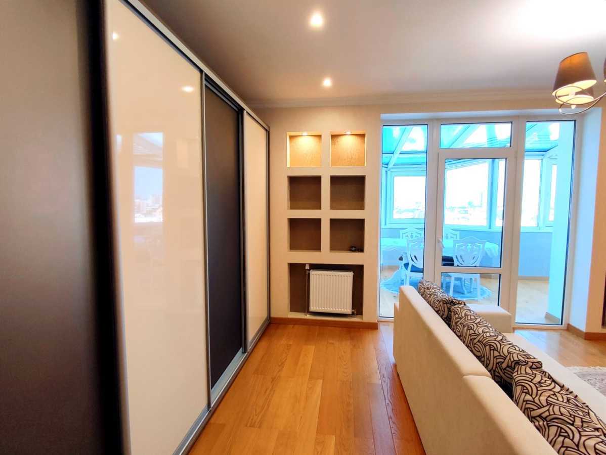 Аренда 3-комнатной квартиры 134.3 м², Николая Голего ул., 7В