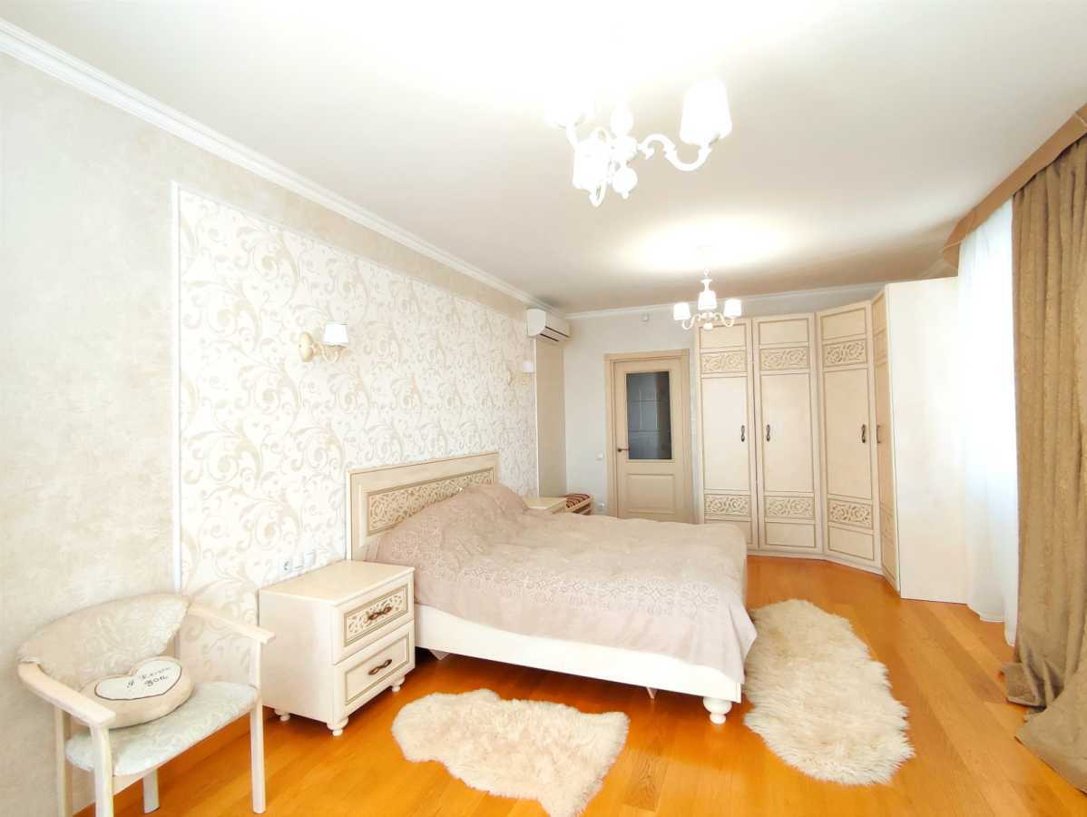 Аренда 3-комнатной квартиры 134.3 м², Николая Голего ул., 7В
