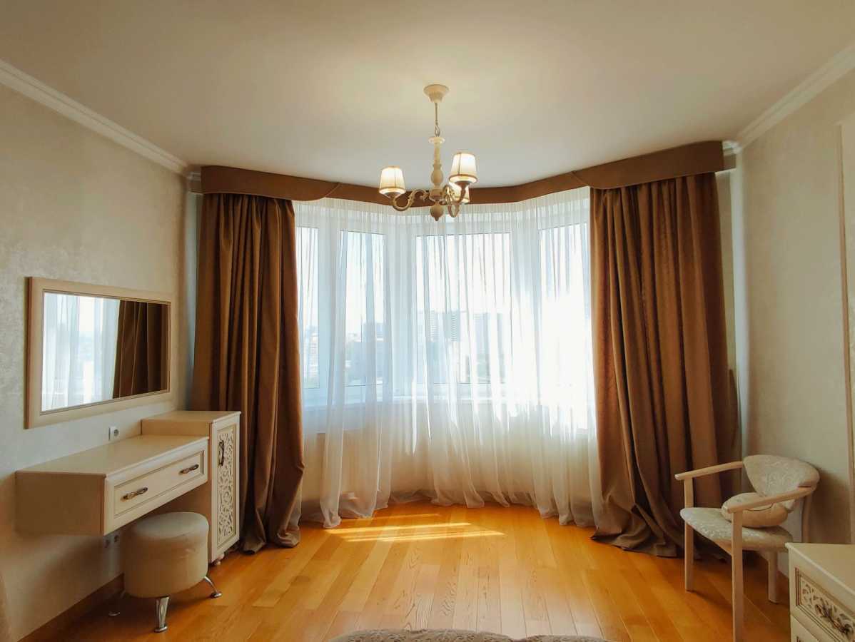 Аренда 3-комнатной квартиры 134.3 м², Николая Голего ул., 7В