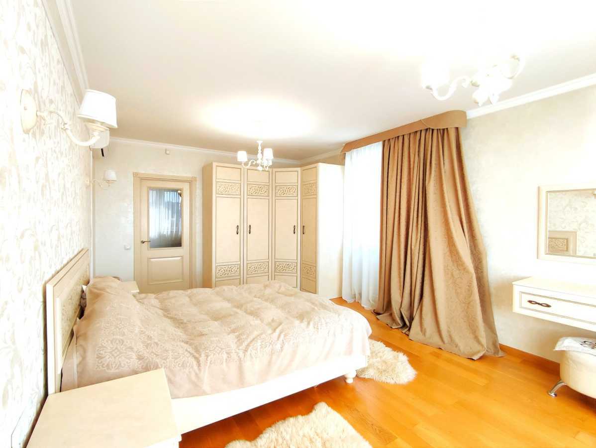 Аренда 3-комнатной квартиры 134.3 м², Николая Голего ул., 7В