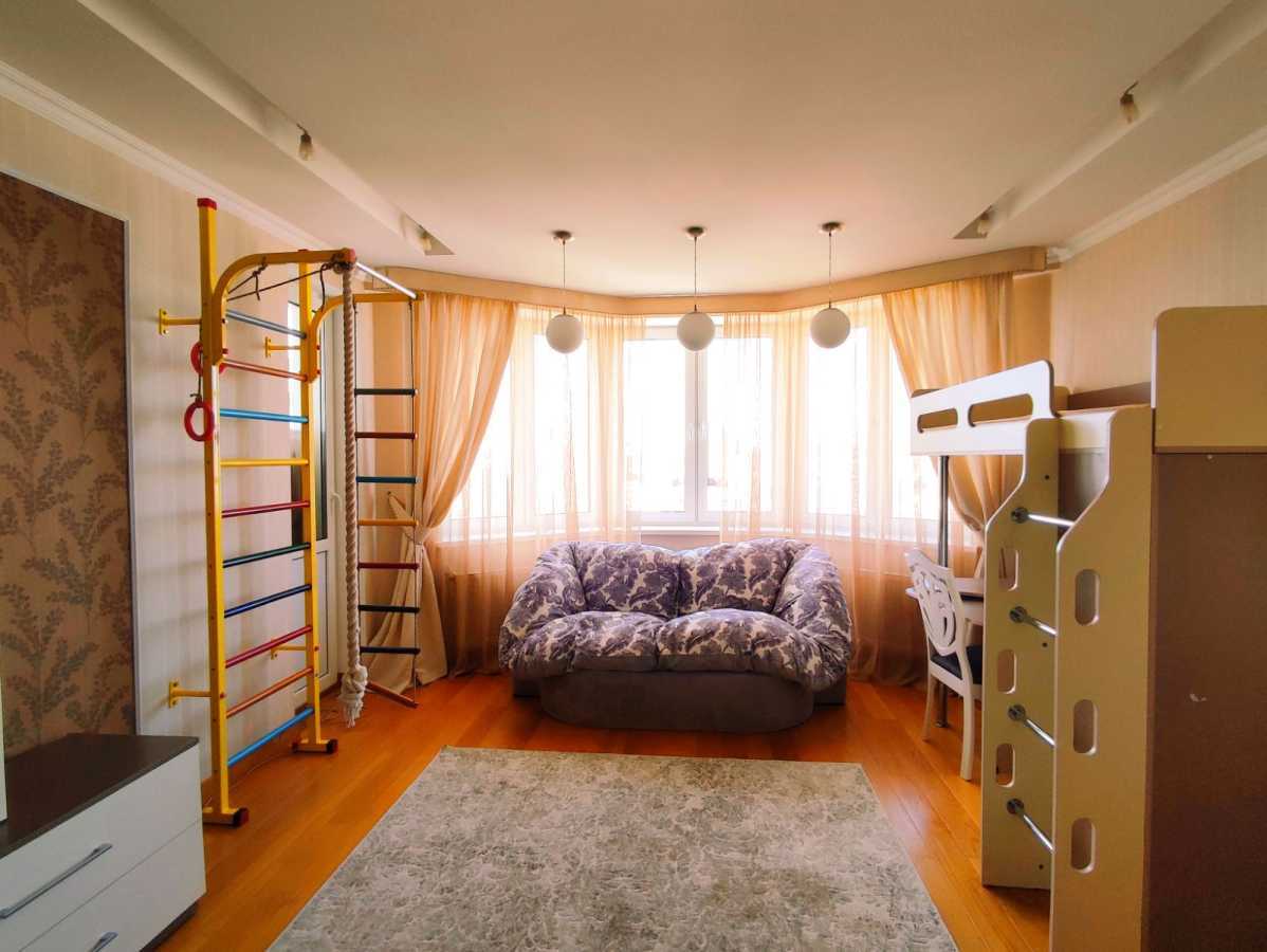 Аренда 3-комнатной квартиры 134.3 м², Николая Голего ул., 7В