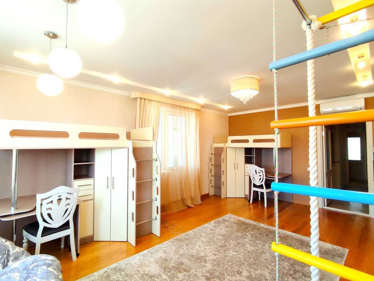 Аренда 3-комнатной квартиры 134.3 м², Николая Голего ул., 7В