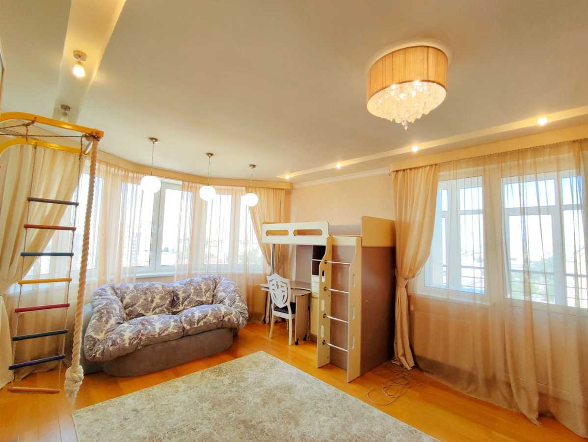 Аренда 3-комнатной квартиры 134.3 м², Николая Голего ул., 7В