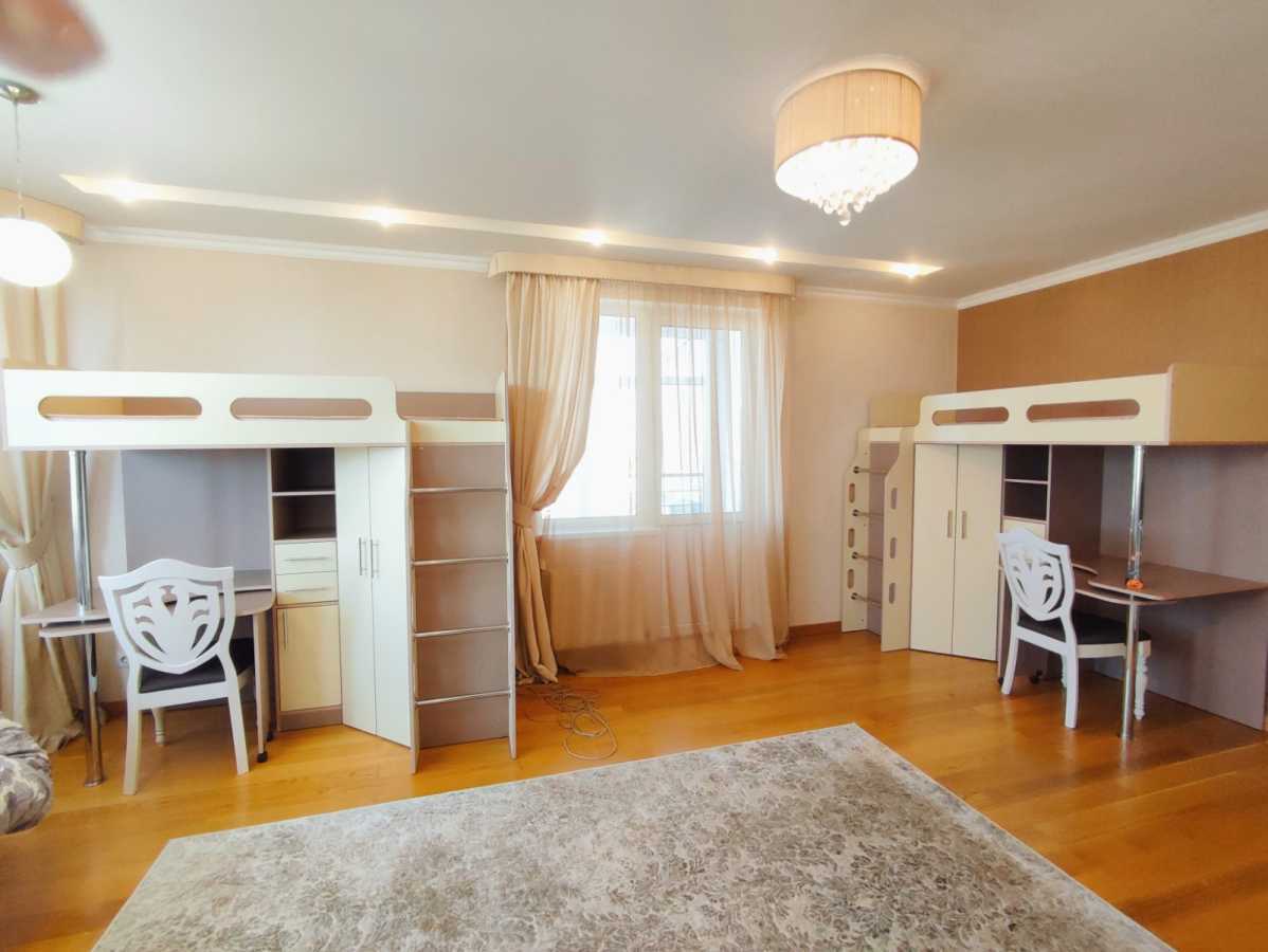 Аренда 3-комнатной квартиры 134.3 м², Николая Голего ул., 7В
