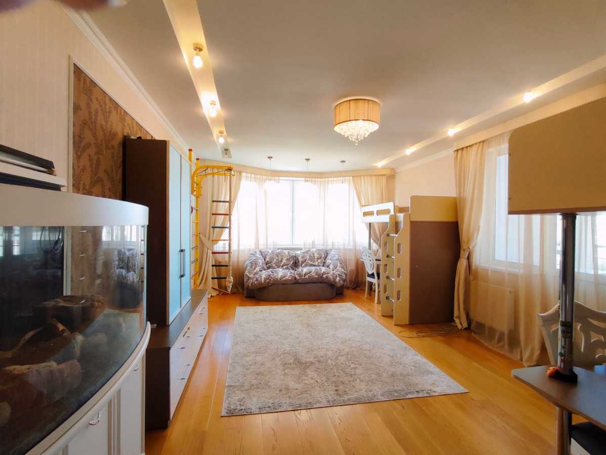Аренда 3-комнатной квартиры 134.3 м², Николая Голего ул., 7В