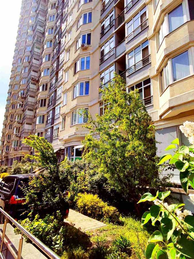 Аренда 3-комнатной квартиры 134.3 м², Николая Голего ул., 7В